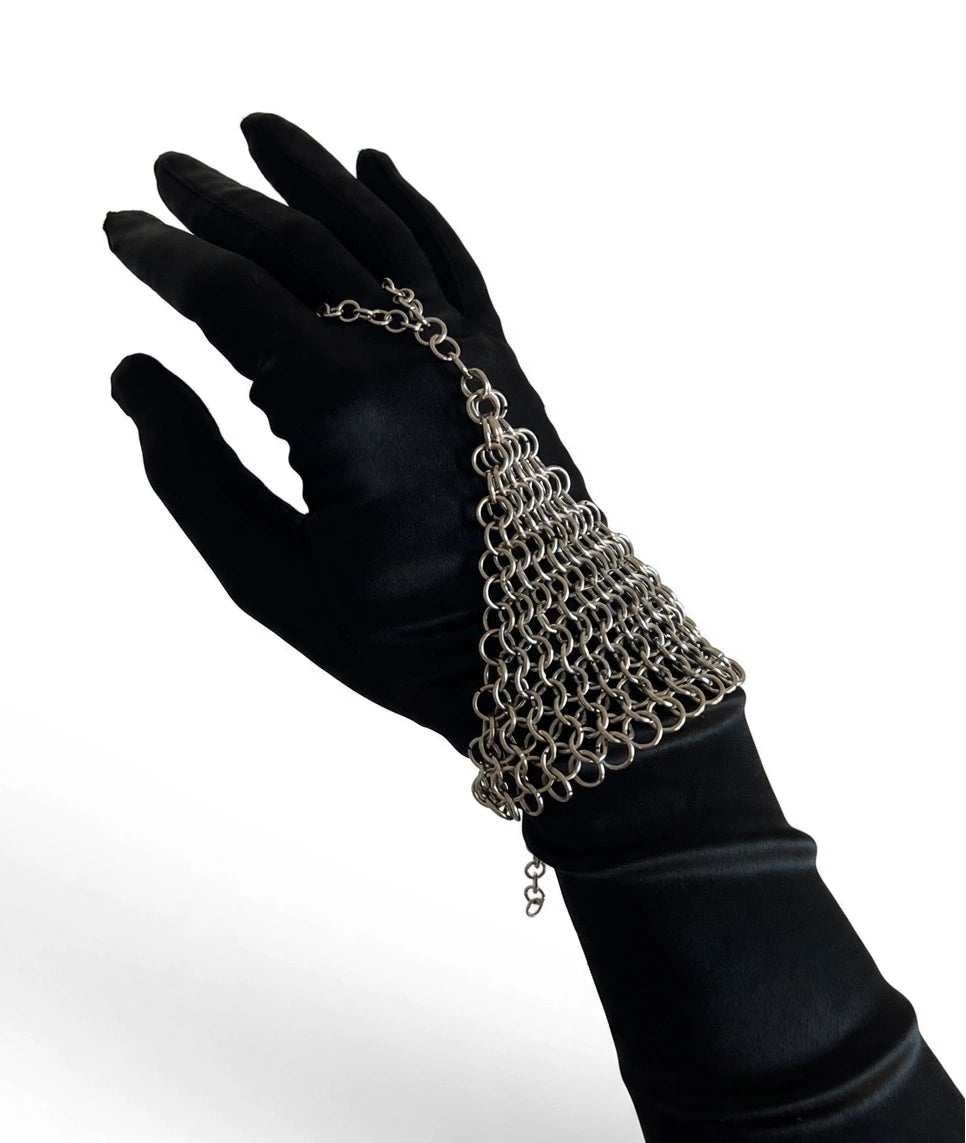 TRIANGLE GLOVE